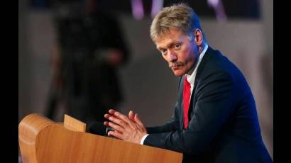 El portavoz presidencial Dimitri Peskov expuso a los medios de prensa los desafíos económicos y financieros de la nación rusa.