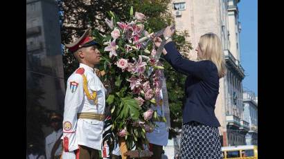 Željka Cvijanović rindió homenaje al Heroe Nacional de Cuba, José Martí