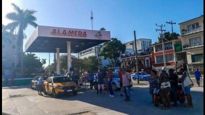 Cola gasolinera La Habana Cuba