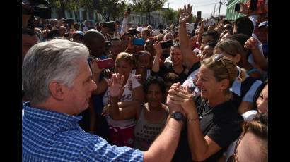 Presidente compartiendo con cubanos