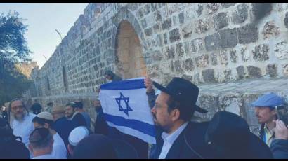 Ultranacionalistas israelíes irrumpen en Al-Aqsa protegidos por fuerzas militares