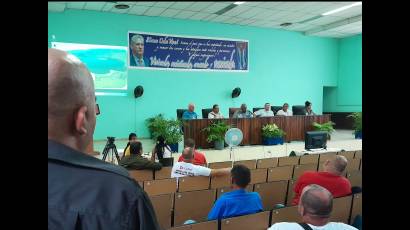 l Vicepresidente de la República se reunió con productores, funcionarios y directivos de cuatro municipios holguineros.