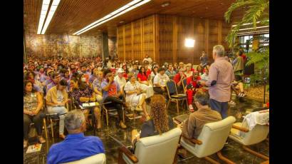 Díaz-Canel dialogó con una de las delegaciones más grandes que se ha recibido en décadas