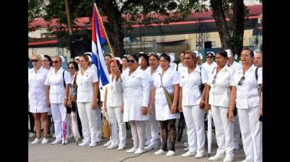 Felicita Presidente de Cuba a profesionales de la enfermería