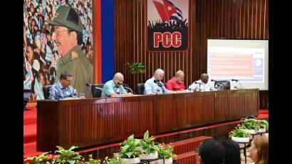 Díaz-Canel de visita por Holguín