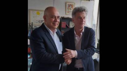 Roberto Morales Ojeda fue recibido por el secretario nacional del Partido Comunista Francés, Fabien Rousse.