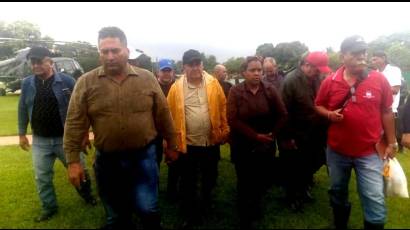 Recorren Granma dirigentes principales del Partido y del Gobierno