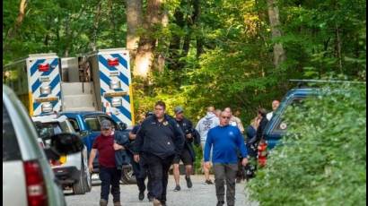 Equipos de rescate en búsca de la avioneta estrellada en Virginia