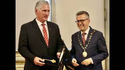 Presidente cubano es agasajado con la llave de la ciudad de Lisboa
