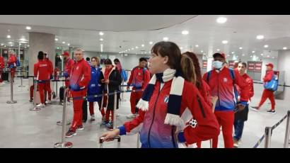 Llegada a Santiago de Chile primer grupo de atletas cubanos