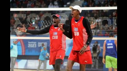 Jorge Alayo y Noslen Díaz en el Centro de Voleibol de Playa