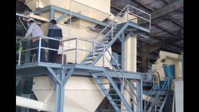Equipamiento importado por Vietnam para producir pienso