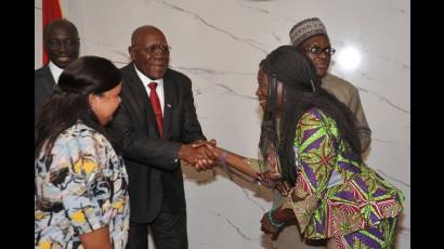 Vicepresidente cubano intercambia con autoridad parlamentaria de Ghana
