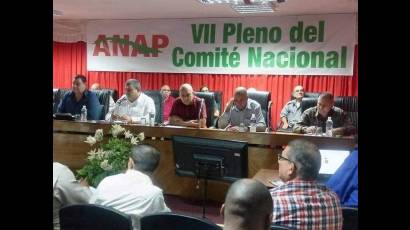 El secretario de Organización del Comité Central del Partido Comunista de Cuba, Roberto Morales, encabezó la reunión de la ANAP