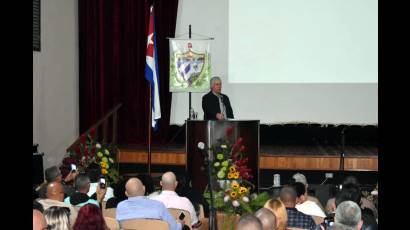 Presidente cubano participa en Asamblea Municipal del Poder Popular de Santa Clara