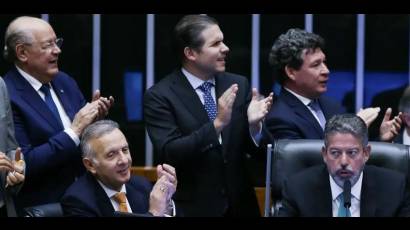 Aprueban en Brasil reforma que simplifica impuestos.jpg