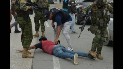 Autoridades ecuatorianas enfrentan violencia en el país