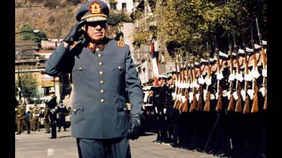 El dictador Augusto Pinochet, en una imagen de 1986, en Valparaíso, Chile