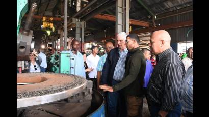 Recorre Díaz-Canel entidades productivas de Sancti Spíritus