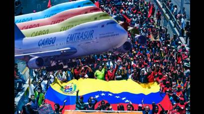 El gobierno y el pueblo venezolanos exigieron la devolución del avión