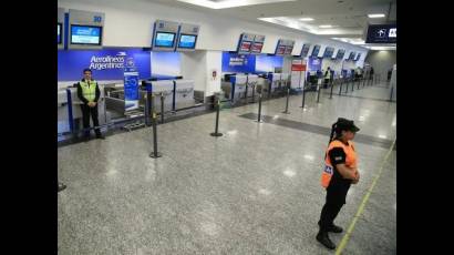 Aeronáuticos argentinos en paro por mejor salario