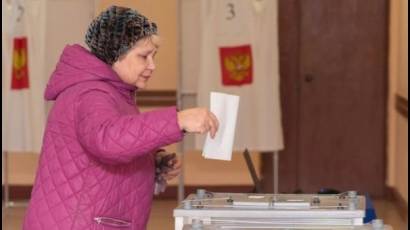 Rusia abre sus colegios electorales en Moscú