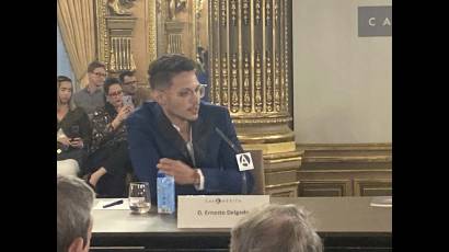 Poeta cubano recibe Premio a la Creación Joven en España