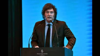 El presidente de Argentina, Javier Milei, habla durante el Foro Económico Internacional de las Américas, en Buenos Aires.