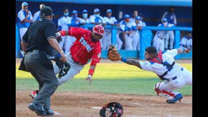 Tigres muerden doble a Cocodrilos en Serie de Beisbol
