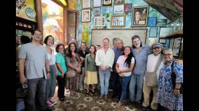 Abel Prieto en visita en visita a la sede del proyecto Quisicuaba con el jurado del Premio Casa de las Américas