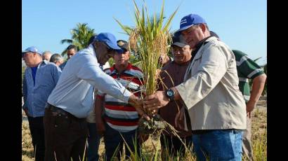 En la visita señaló la necesidad de controlar eficientemente los destinos de las producciones