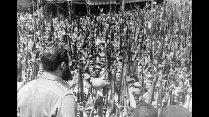 En el sepelio de las víctimas de los bombardeos contra aeropuertos de la Isla, Fidel proclama el carácter socialista de la Revolución