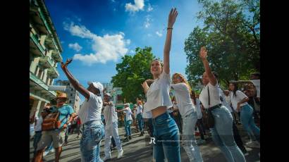 Ensayo general de la Mega Rueda de Casino en avenida Galiano, en Centro Habana.