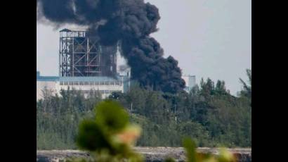 Incendio en un tanque de combustible de la termoeléctrica Antonio Guiteras de Matanzas