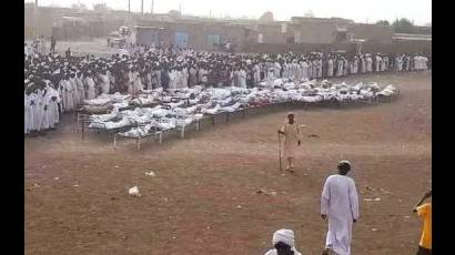 Imágenes de los cuerpos envueltos en sudarios.