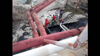 Salidero en la línea de Fuel Oil Alto Vanadio ocasionó un vertimiento