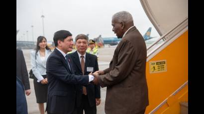 Visita de Esteban Lazo a Vietnam