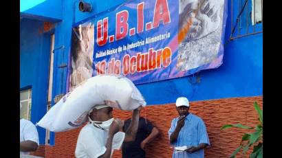 Las 800 toneladas de harina de trigo que comenzaron a distribuirse hoy por la Panadería La Vivoreña, del municipio capitalino de Diez de octubre,  se dirigirán a las provincias de Pinar del Río, Artemisa, Mayaquebe, La Habana y Matanzas