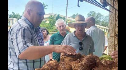 Morales Ojeda recorre centros y entidades de La Habana