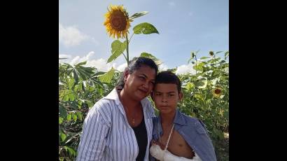 Yaima Carballo Alonso  y su hijo Yang Carlos