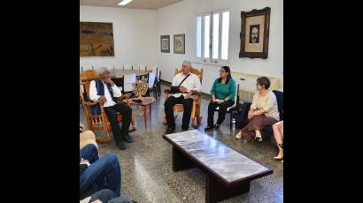 Presidente de Cuba dialoga con Wole Soyinka
