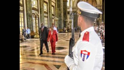 Recibimiento de Esteban Lazo a la Presidenta de la Cámara de Representantes de Trinidad y Tobago
