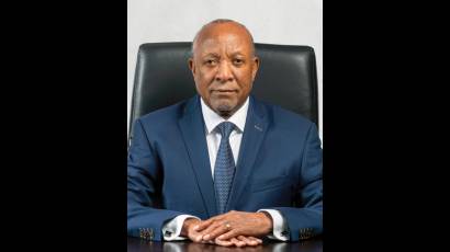El Excmo. Sr. Dr. Nangolo Mbumba