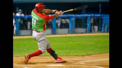 Yosvani Alarcón fue el mejor a la ofensiva por los Leñadores