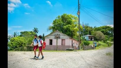 Educación primaria en zonas rurales de Holguín