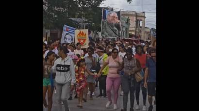 Desfile en saludo al 4 de abril en Ciego de Ávila.