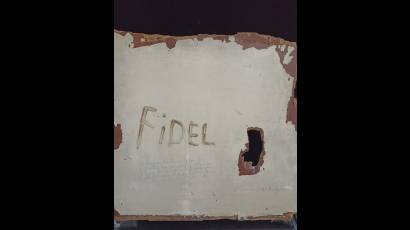 Tras el bombardeo mercenario en Ciudad Libertad, el joven Eduardo García Delgado escribió con su sangre el nombre de Fidel.