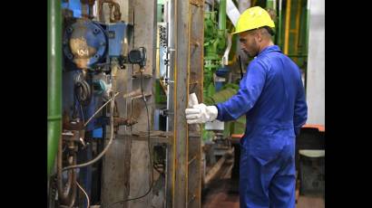 Del esfuerzo que realizan los trabajadores del sector energético y las limitantes que causa el bloqueo dialogarán los jóvenes del sector en los territorios.