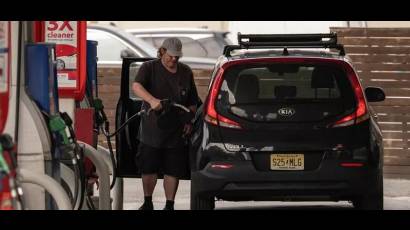 El galón de gasolina llega a su precio más alto en EEUU