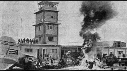 Bombardeo antes de la invasión de Playa Girón
